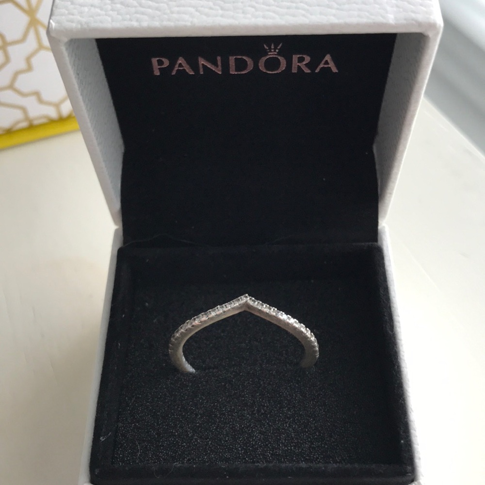 PANDORA sparkling wishbone ring